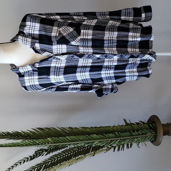 beachlunchlounge plaid button down lightweight flannel with back buttons - Picture 1 of 10